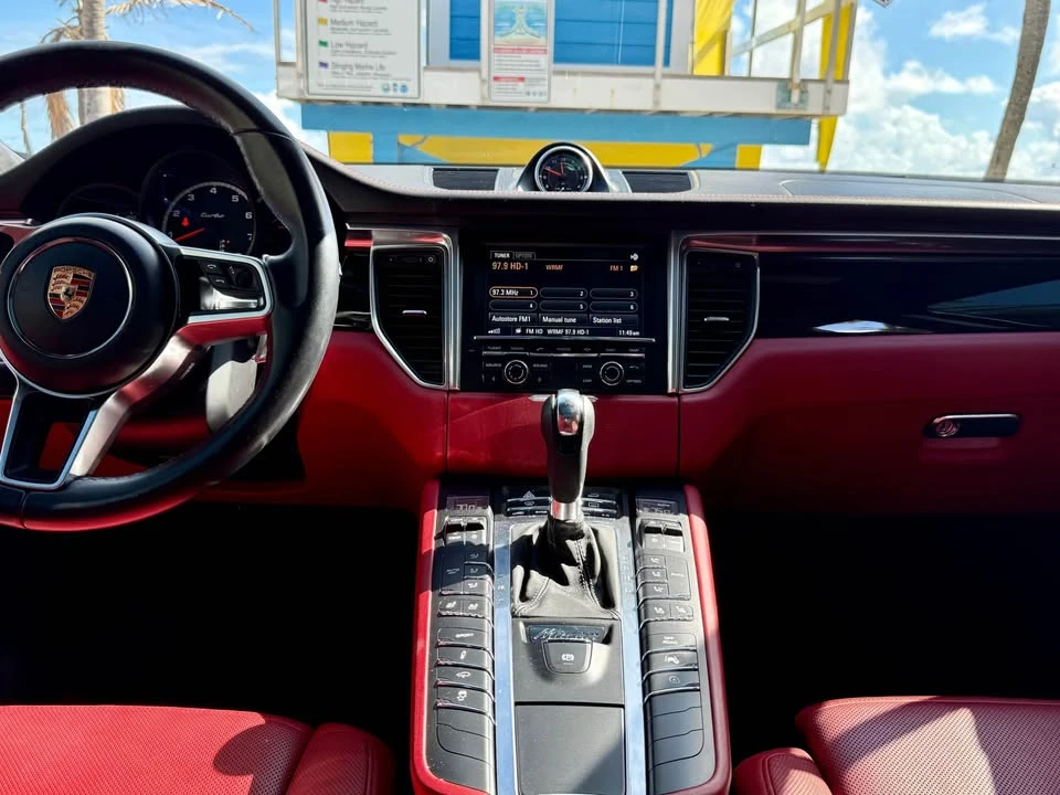 2015 Porsche Macan Turbo - Image 18 of 20