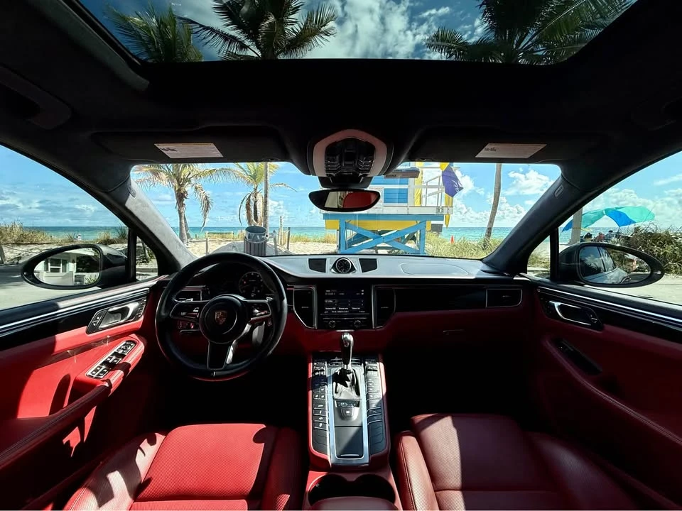 2015 Porsche Macan Turbo - Image 15 of 20