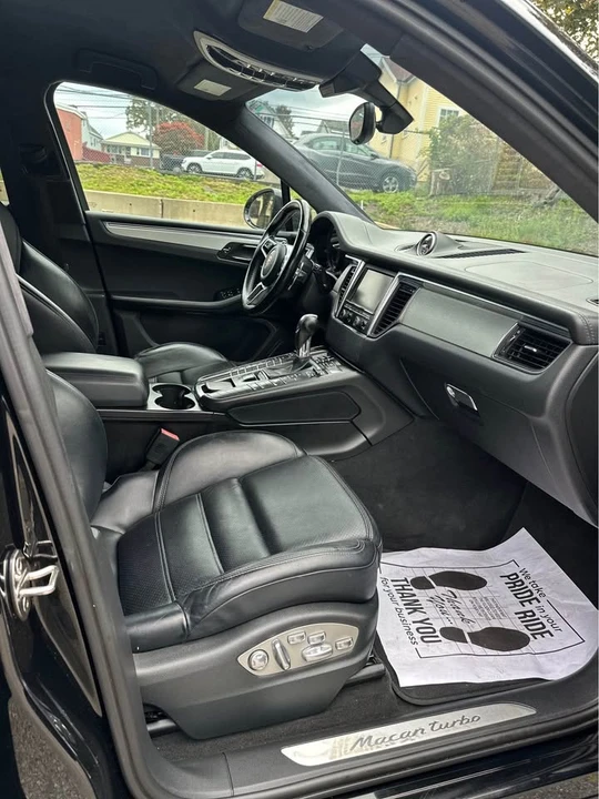 2015 Porsche Macan Turbo - Image 14 of 20