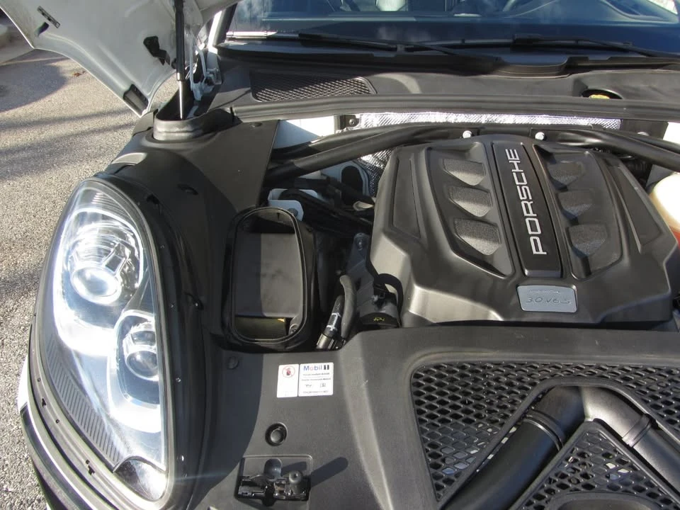 2015 Porsche Macan S - Image 18 of 20