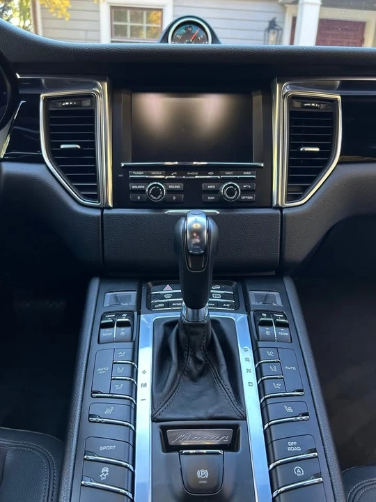 2015 Porsche Macan S - Image 10 of 19