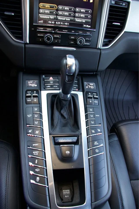 2015 Porsche Macan S - Image 12 of 18