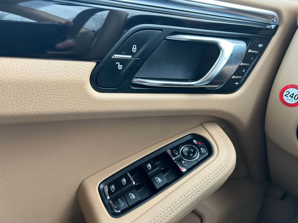 2015 Porsche Macan S - Image 17 of 18