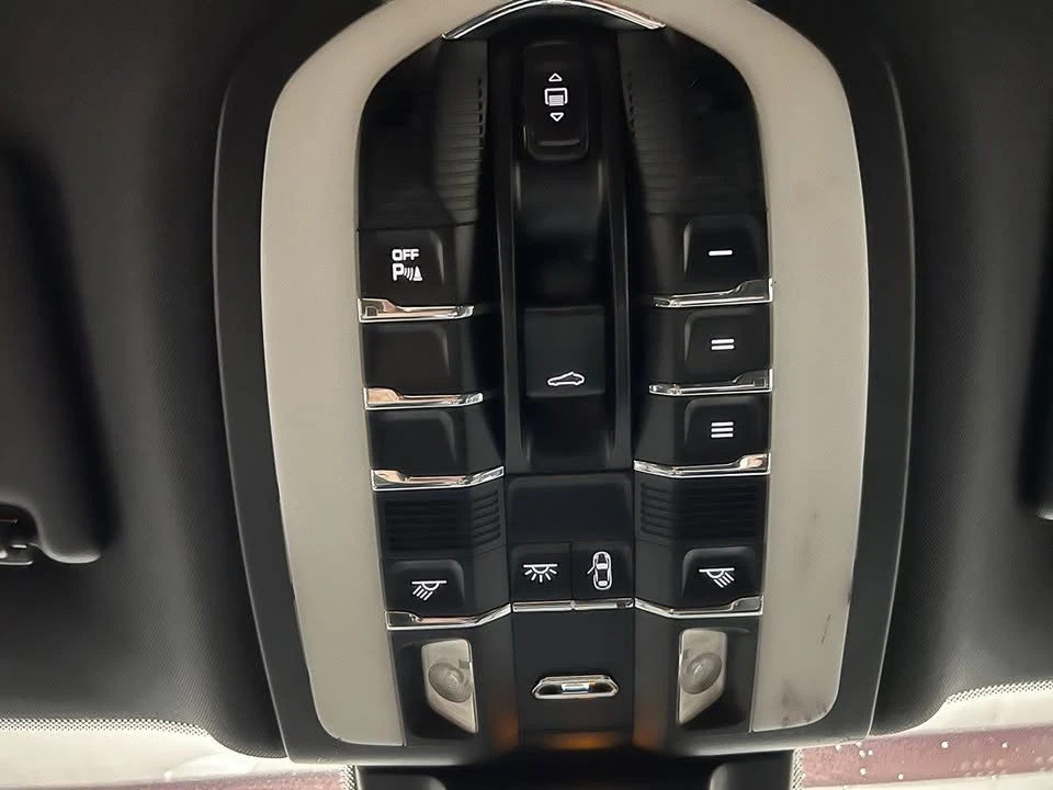 2015 Porsche Macan S - Image 10 of 20
