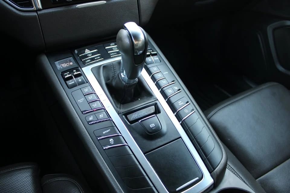 2015 Porsche Macan S - Image 14 of 20