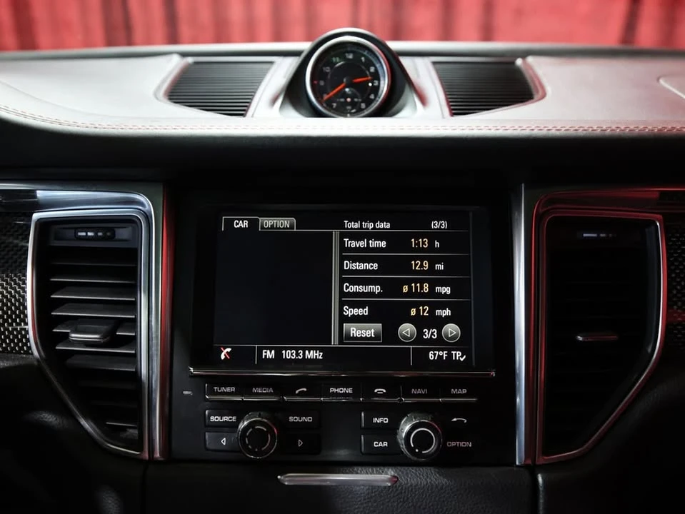 2015 Porsche Macan S - Image 15 of 17