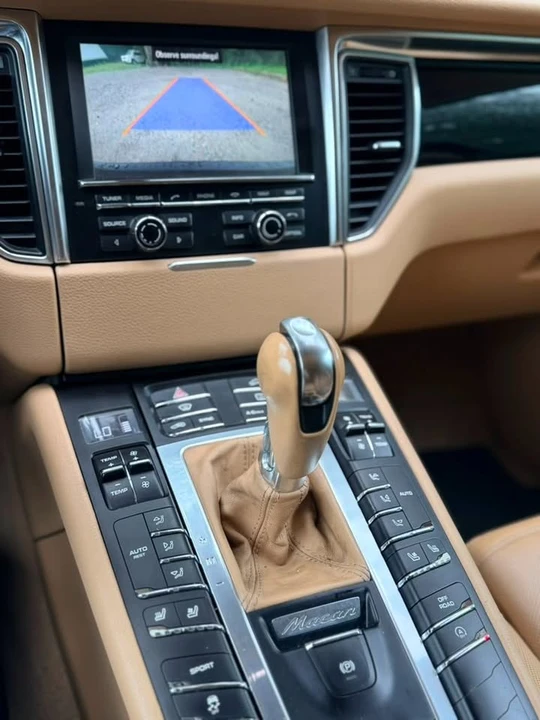 2015 Porsche Macan S - Image 15 of 18