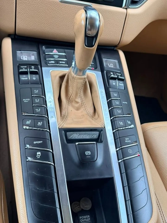 2015 Porsche Macan S - Image 16 of 18