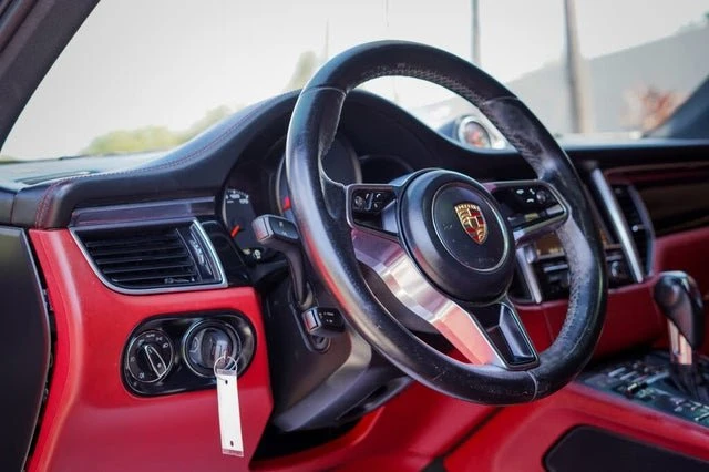 2015 Porsche Macan S - Image 9 of 15
