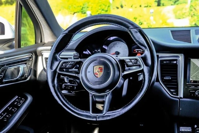 2015 Porsche Macan S - Image 15 of 17