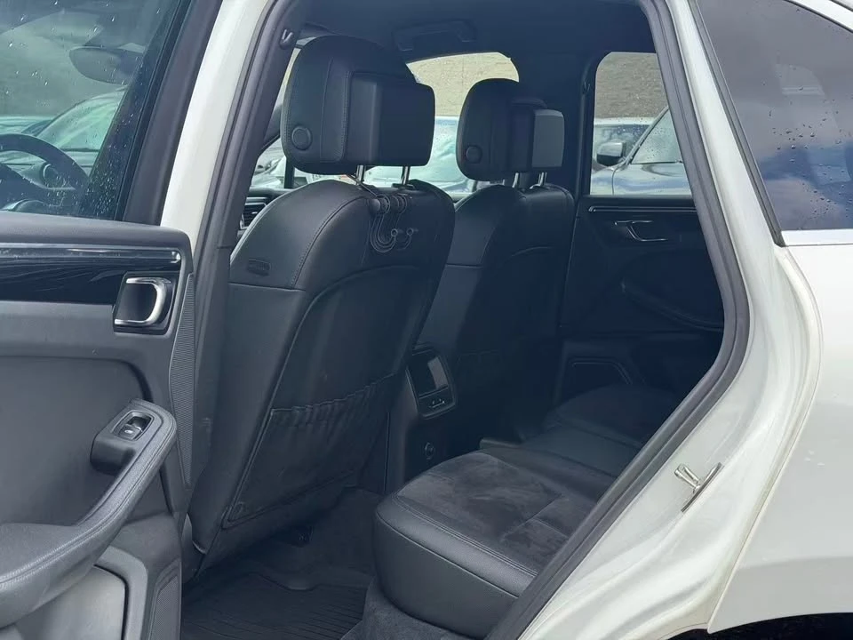 2015 Porsche Macan S - Image 16 of 17
