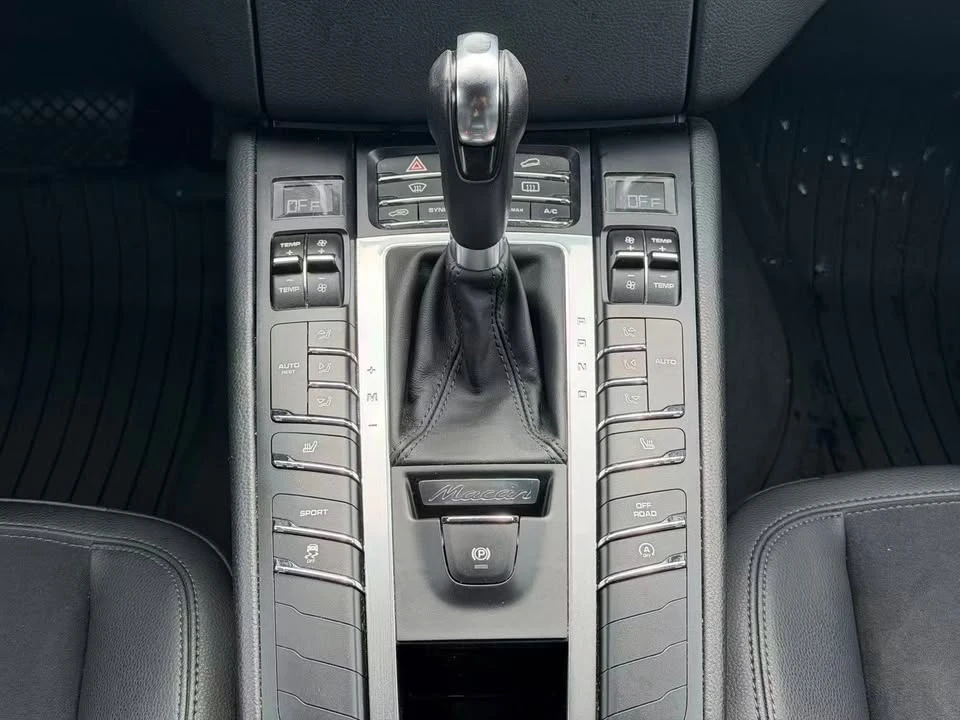 2015 Porsche Macan S - Image 14 of 17