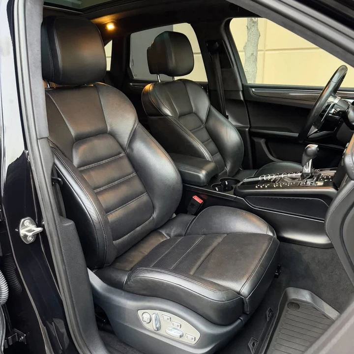 2015 Porsche Macan Turbo - Image 13 of 20