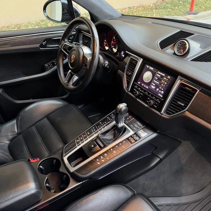 2015 Porsche Macan Turbo - Image 14 of 20