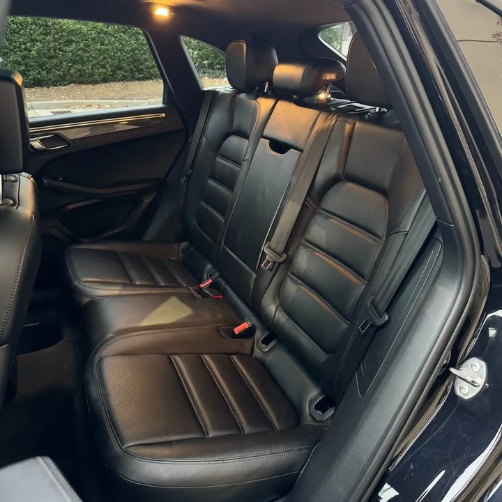 2015 Porsche Macan Turbo - Image 17 of 20