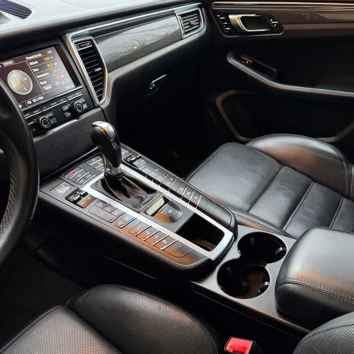 2015 Porsche Macan Turbo - Image 12 of 20