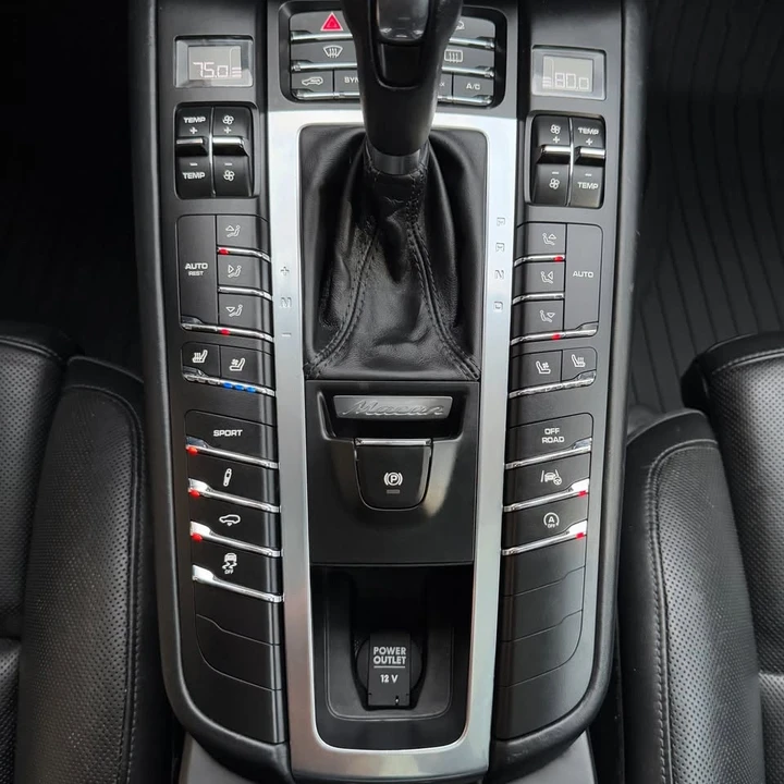 2015 Porsche Macan Turbo - Image 11 of 20