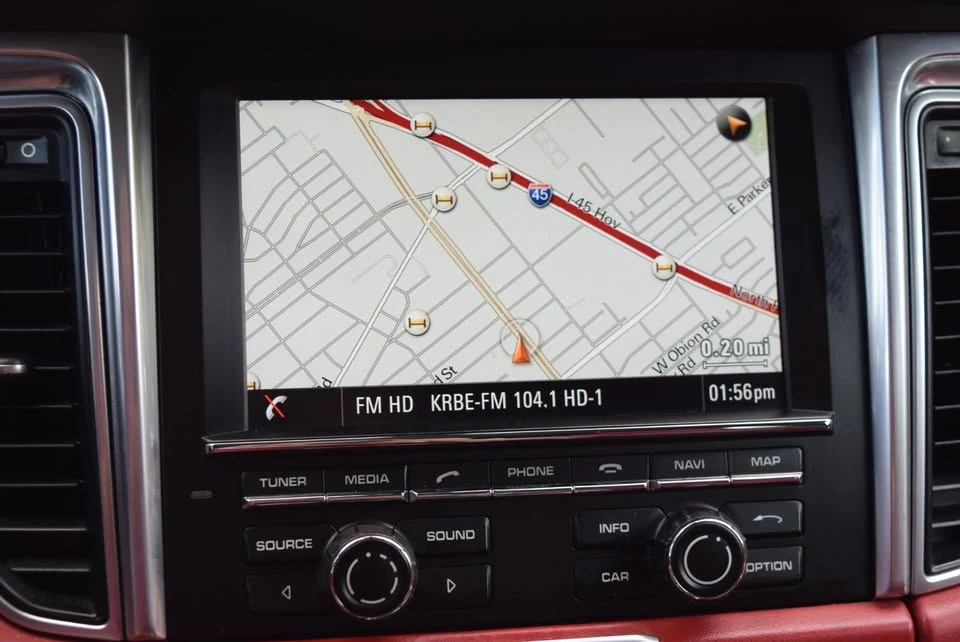 2015 Porsche Macan Turbo - Image 15 of 20