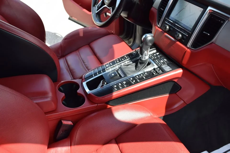 2015 Porsche Macan Turbo - Image 14 of 20