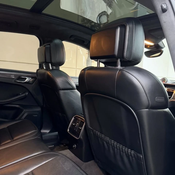 2015 Porsche Macan Turbo - Image 16 of 20