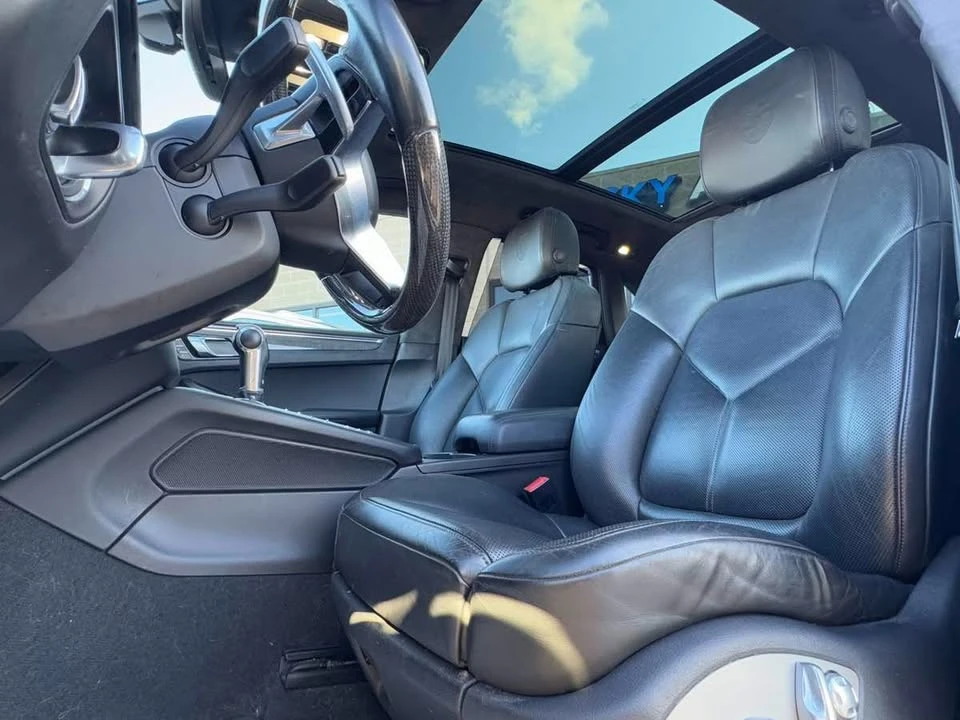 2015 Porsche Macan Turbo - Image 14 of 20