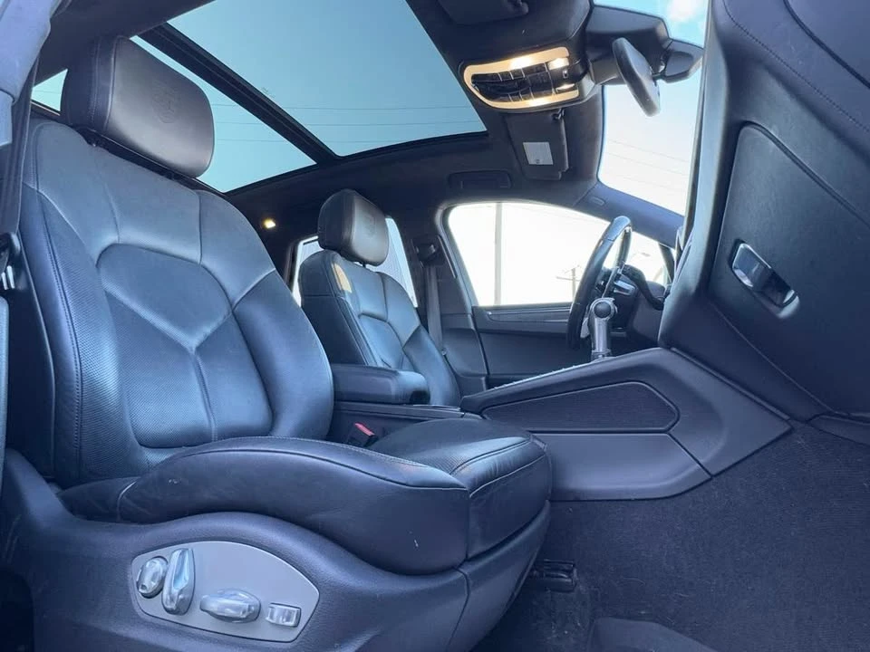 2015 Porsche Macan Turbo - Image 16 of 20