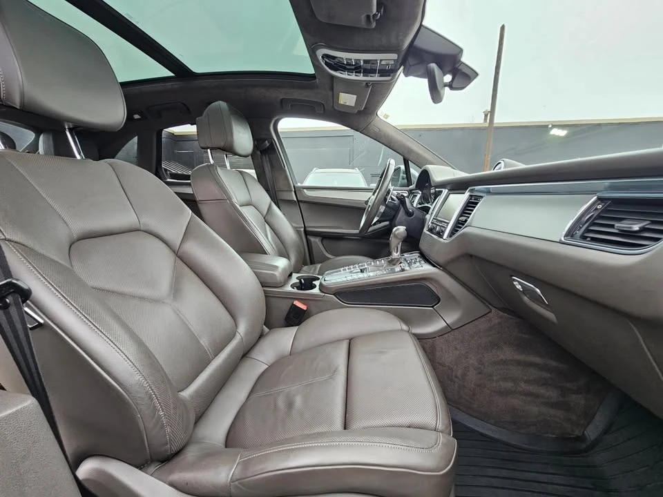 2015 Porsche Macan Turbo - Image 12 of 20