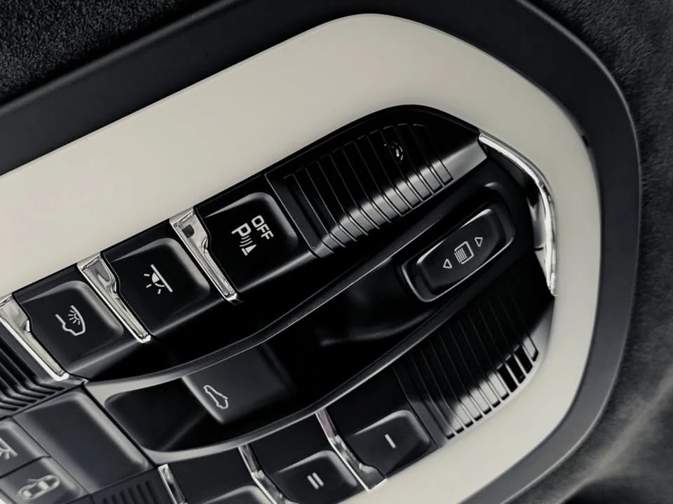 2015 Porsche Macan Turbo - Image 20 of 20
