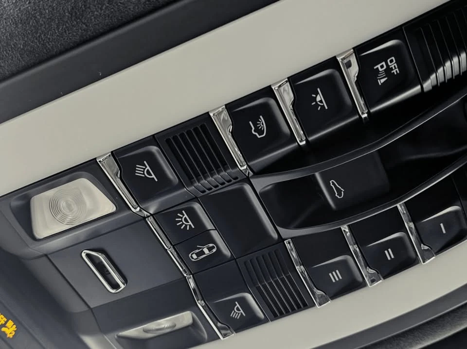 2015 Porsche Macan Turbo - Image 19 of 20