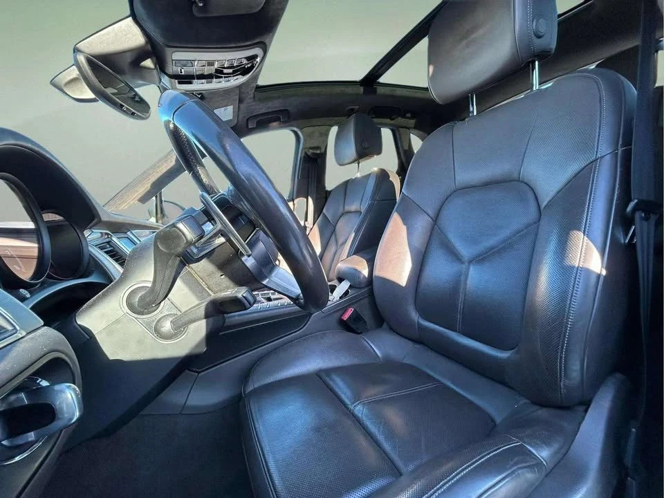2015 Porsche Macan Turbo - Image 9 of 10