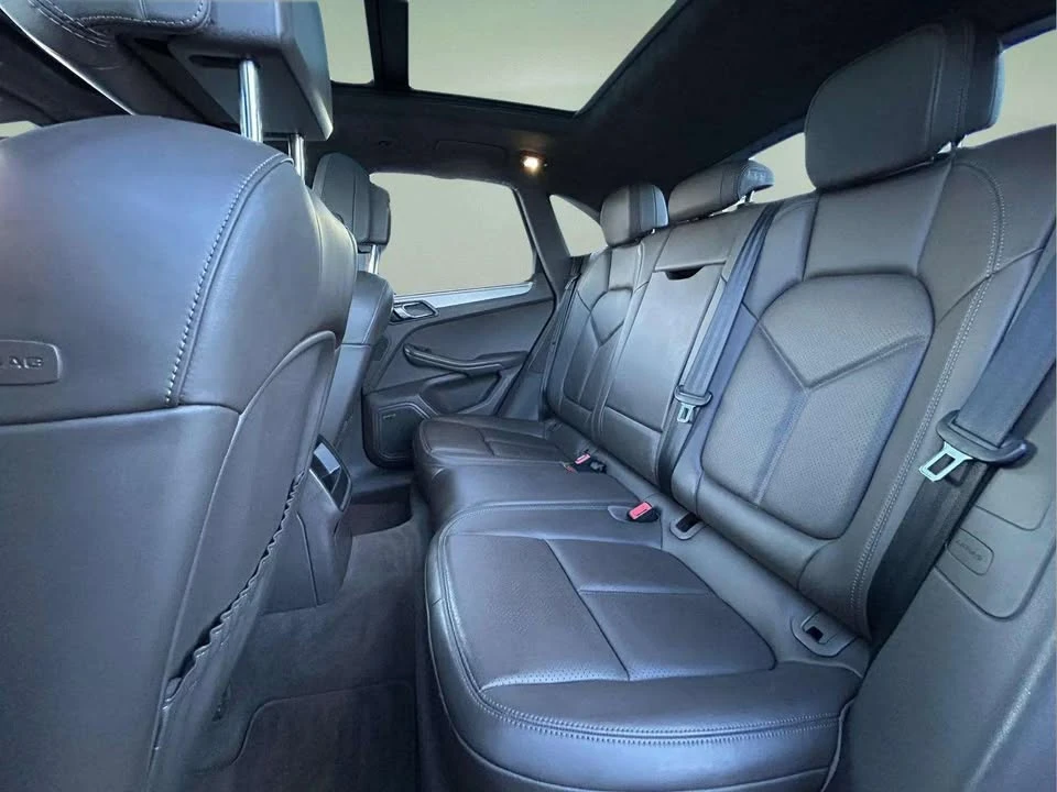 2015 Porsche Macan Turbo - Image 12 of 16