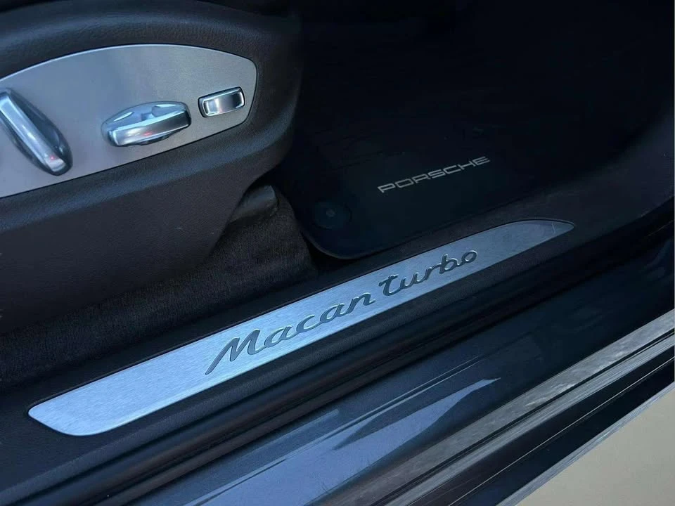 2015 Porsche Macan Turbo - Image 8 of 16