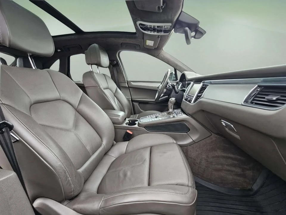 2015 Porsche Macan Turbo - Image 12 of 19