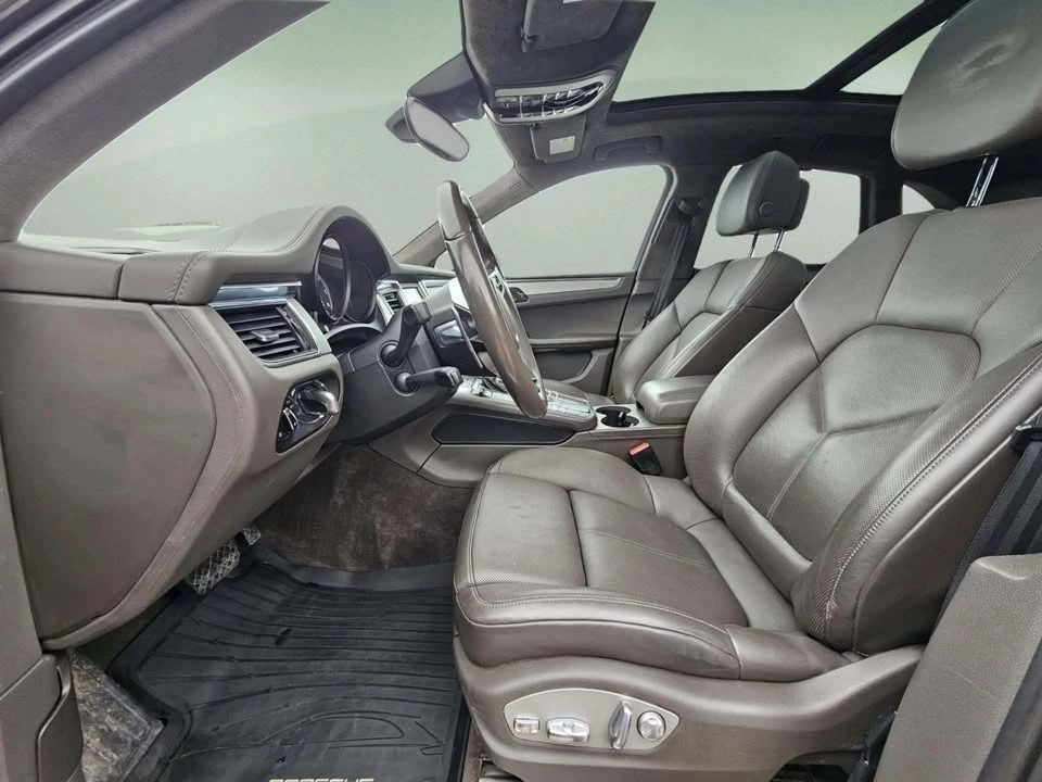 2015 Porsche Macan Turbo - Image 9 of 20