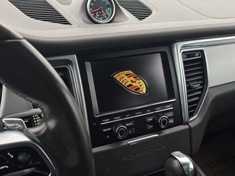2015 Porsche Macan Turbo - Image 19 of 20