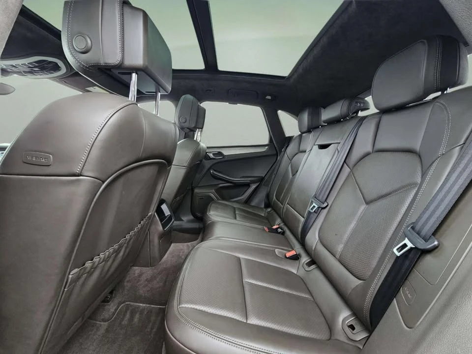2015 Porsche Macan Turbo - Image 11 of 20