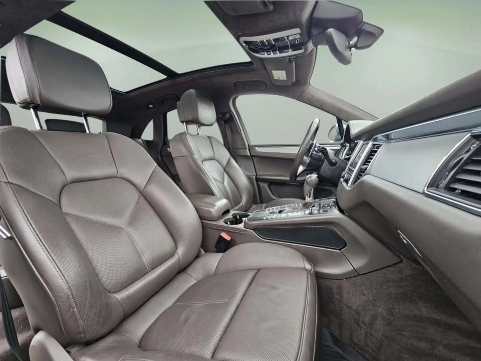 2015 Porsche Macan Turbo - Image 14 of 19