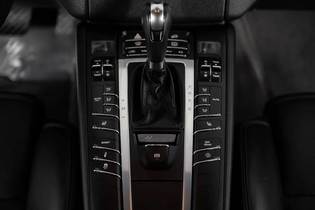 2015 Porsche Macan Turbo - Image 8 of 10