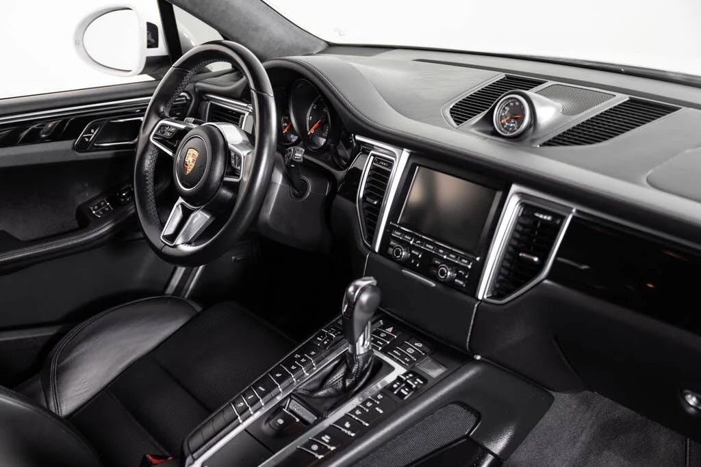 2015 Porsche Macan Turbo - Image 6 of 10