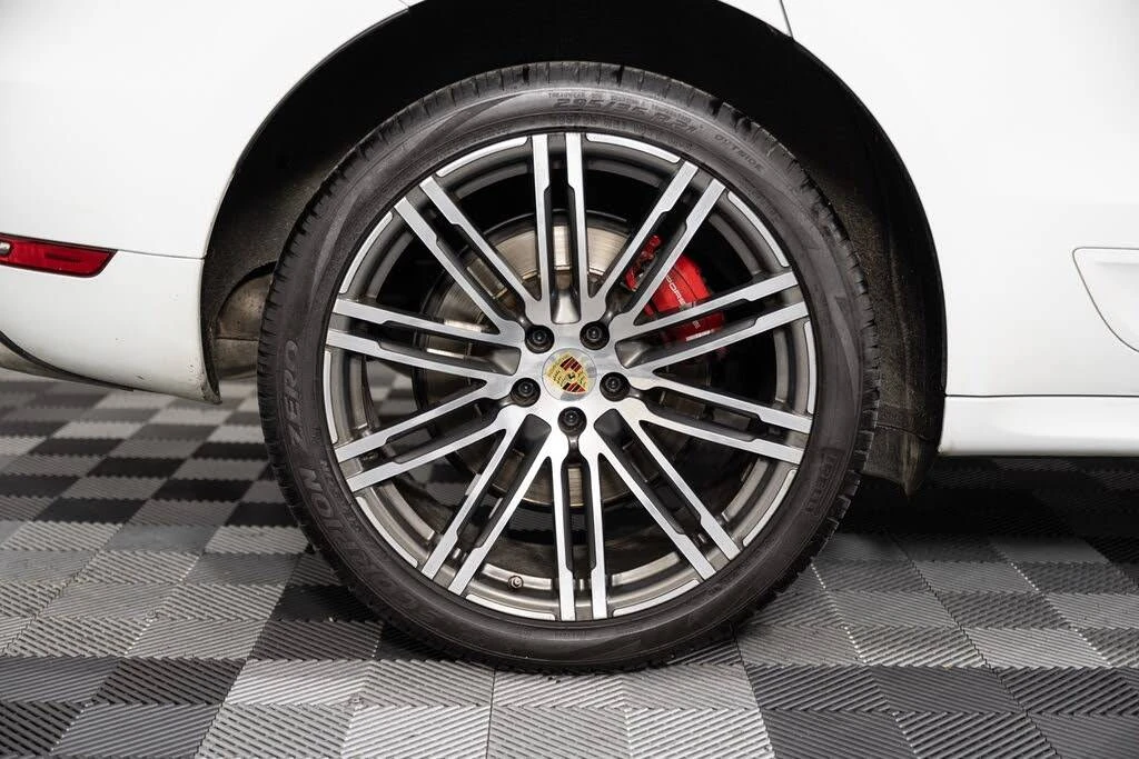 2015 Porsche Macan Turbo - Image 9 of 10