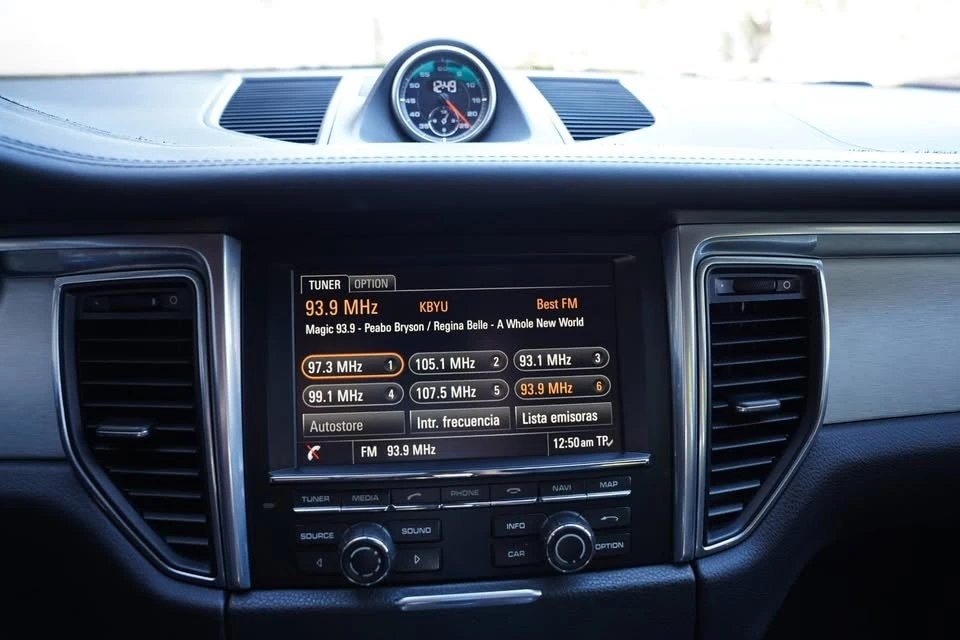 2015 Porsche Macan Turbo - Image 10 of 20