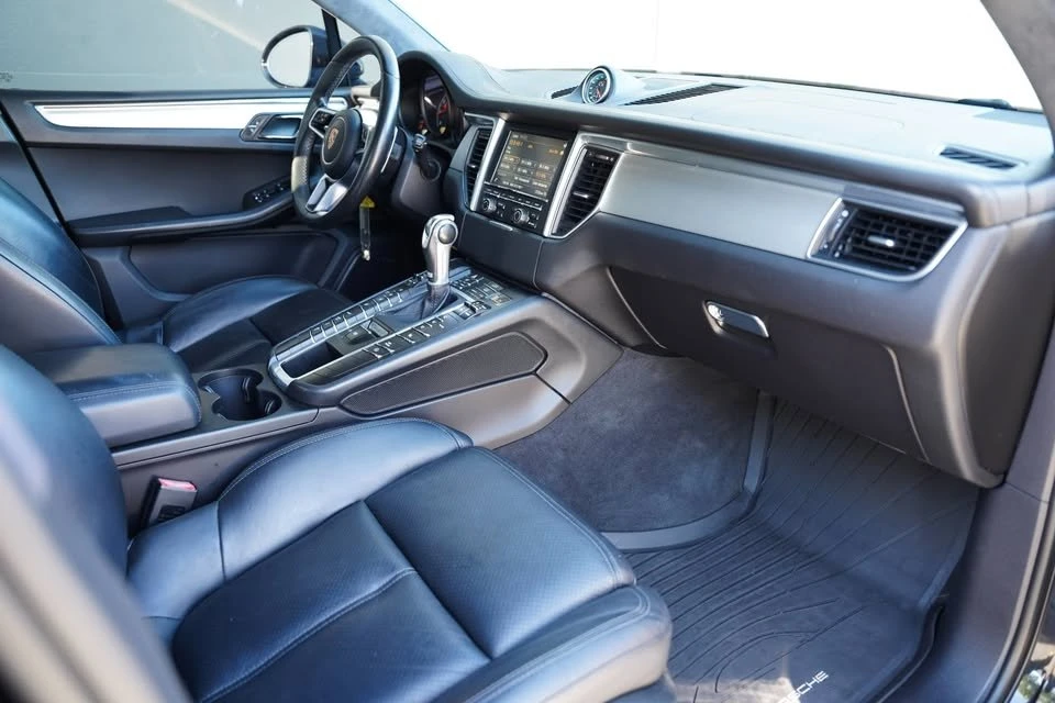 2015 Porsche Macan Turbo - Image 11 of 20