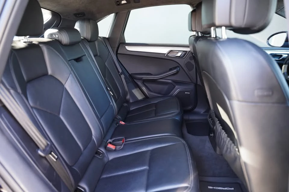 2015 Porsche Macan Turbo - Image 12 of 20