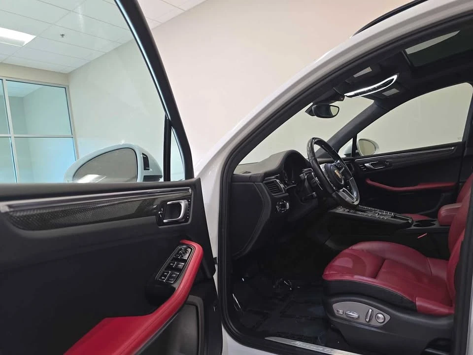 2015 Porsche Macan Turbo - Image 16 of 20