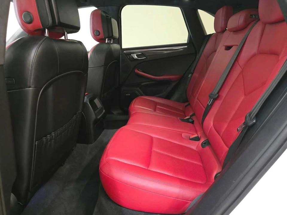 2015 Porsche Macan Turbo - Image 17 of 20