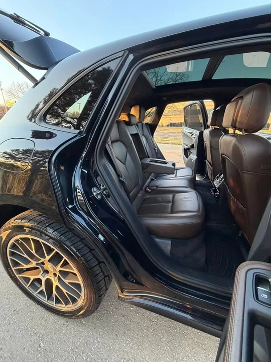 2015 Porsche Macan Turbo - Image 12 of 16