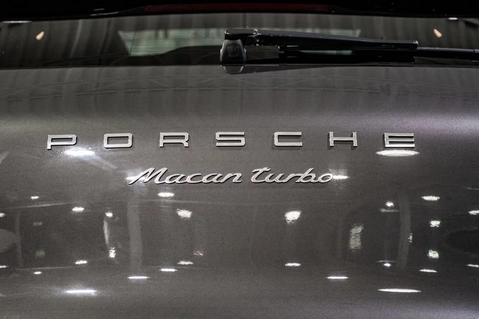 2015 Porsche Macan Turbo - Image 17 of 20