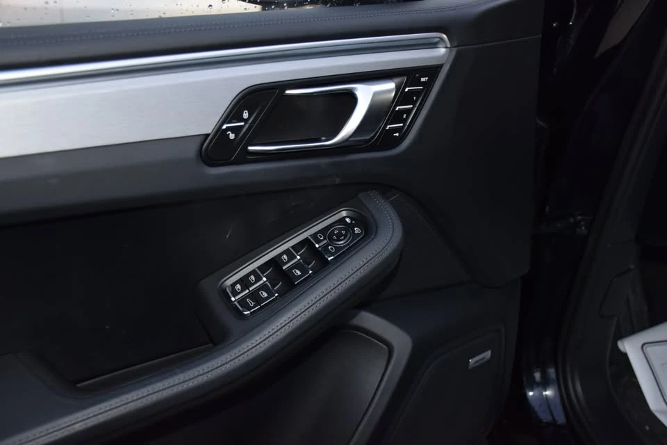 2015 Porsche Macan Turbo - Image 13 of 20
