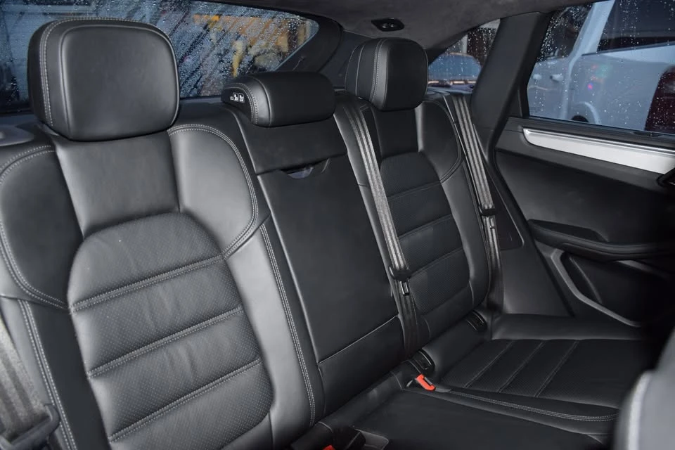 2015 Porsche Macan Turbo - Image 16 of 20