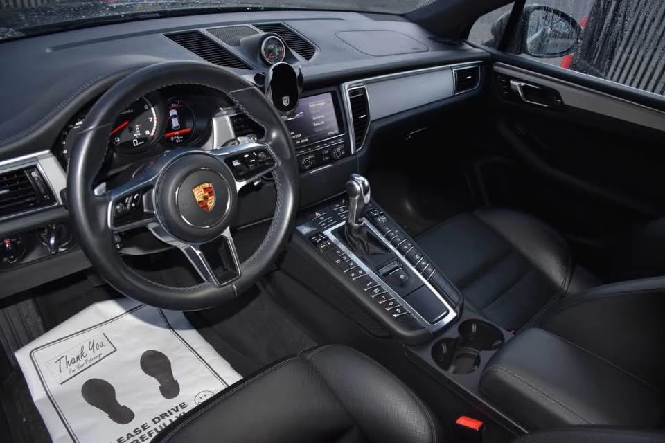 2015 Porsche Macan Turbo - Image 9 of 9